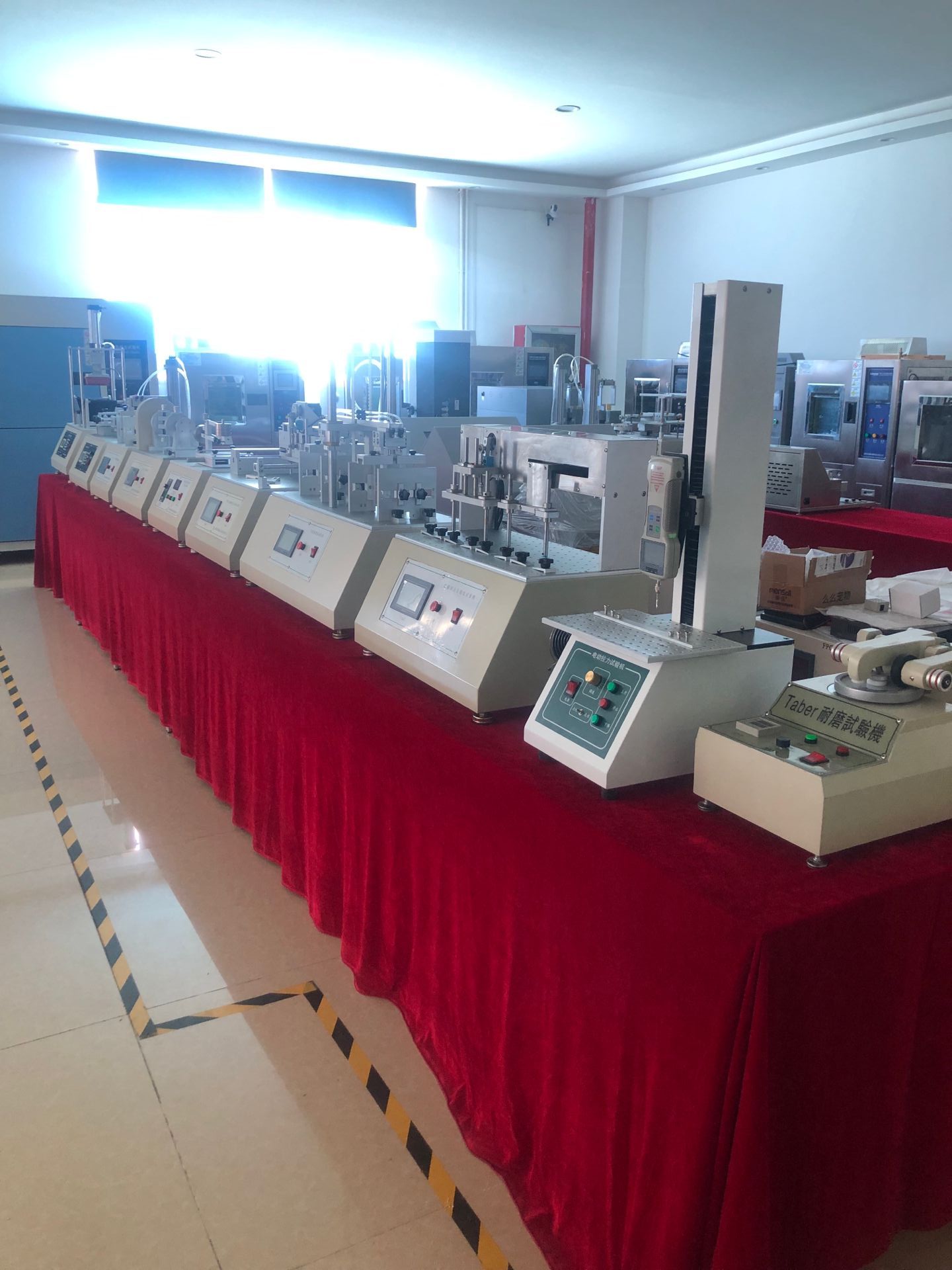 瑞泰爾試驗(yàn)箱廠家展廳