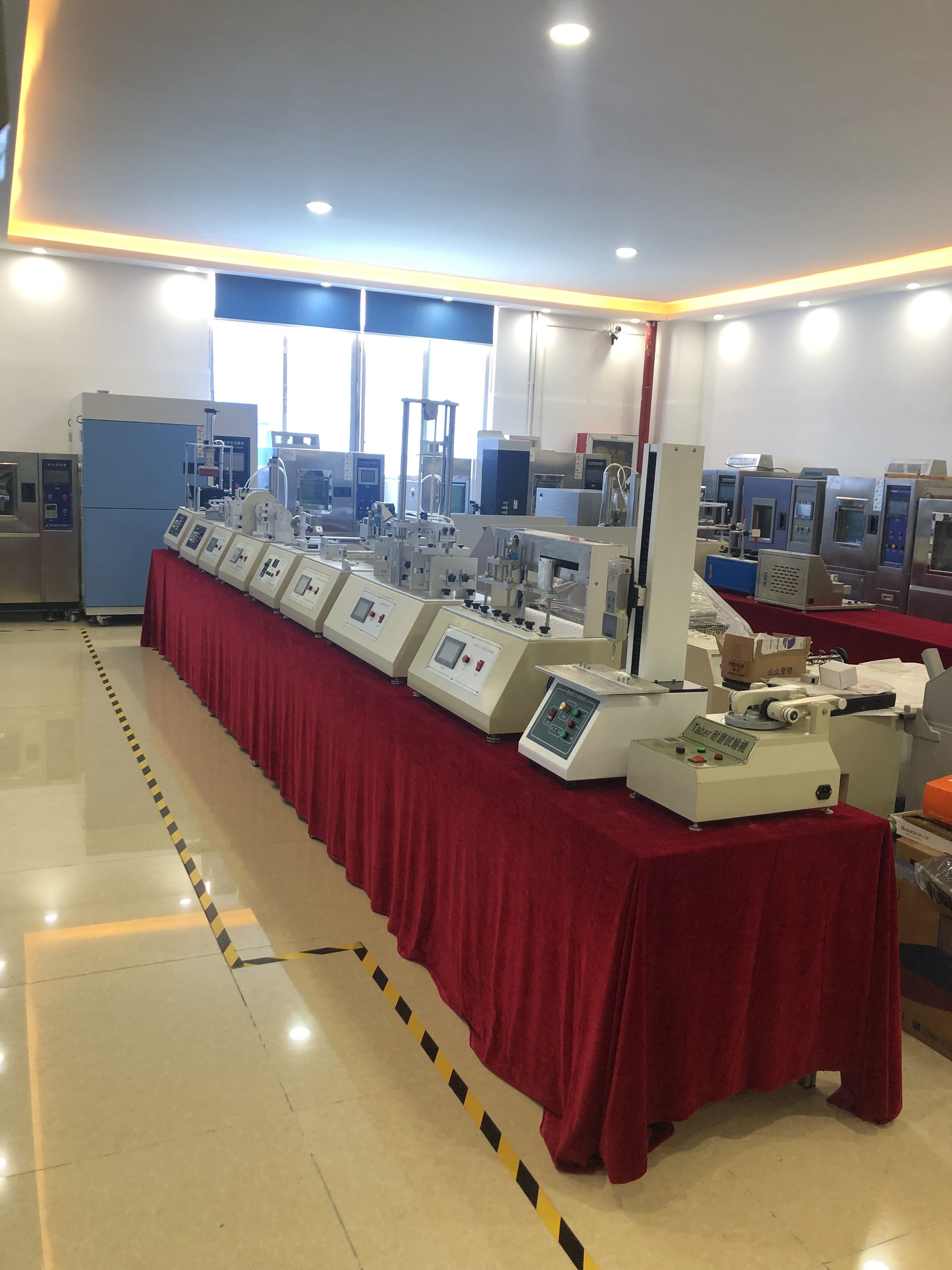 瑞泰爾試驗(yàn)箱廠家展廳